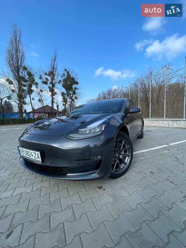 Седан Tesla Model 3 2018 в Вінниці