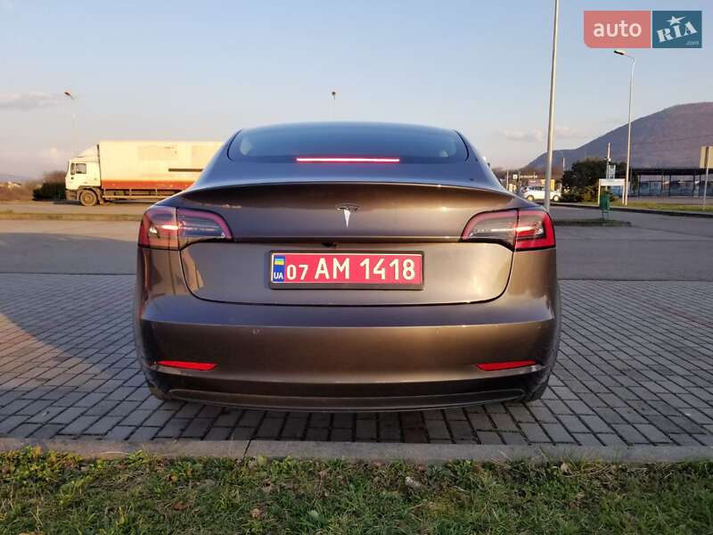 Седан Tesla Model 3 2021 в Тячеві