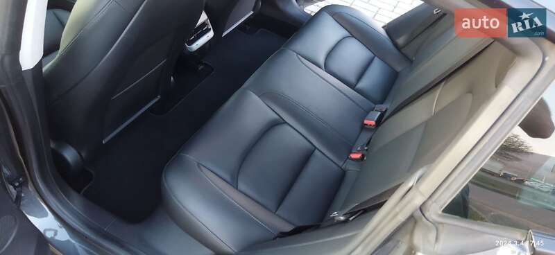 Седан Tesla Model 3 2021 в Тячеві