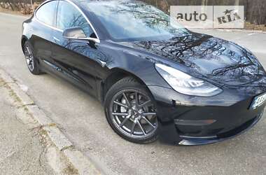 Седан Tesla Model 3 2020 в Киеве