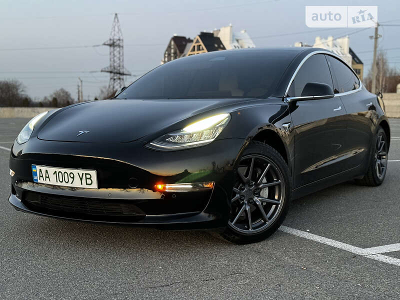 Седан Tesla Model 3 2020 в Киеве