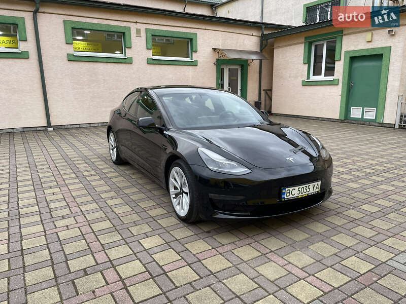 Седан Tesla Model 3 2022 в Стрые