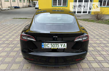 Седан Tesla Model 3 2022 в Стрию