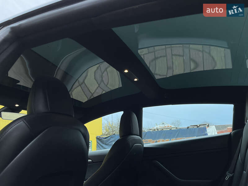 Седан Tesla Model 3 2022 в Стрые