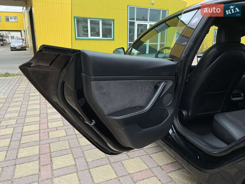 Седан Tesla Model 3 2022 в Стрые