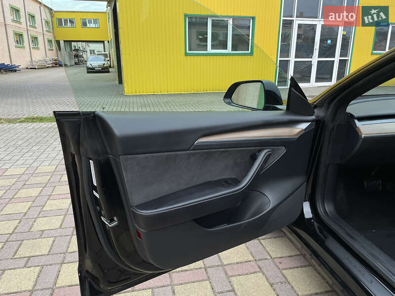 Седан Tesla Model 3 2022 в Стрые