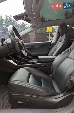 Седан Tesla Model 3 2019 в Черновцах