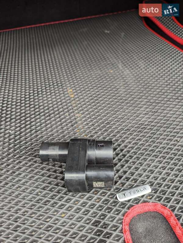 Седан Tesla Model 3 2019 в Чернівцях фото 25 Седан Tesla Model 3 2019 в Чернівцях