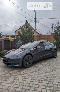 Седан Tesla Model 3 2019 в Чернівцях