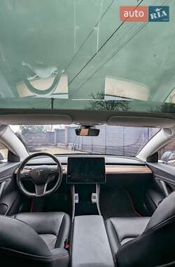 Седан Tesla Model 3 2019 в Черновцах