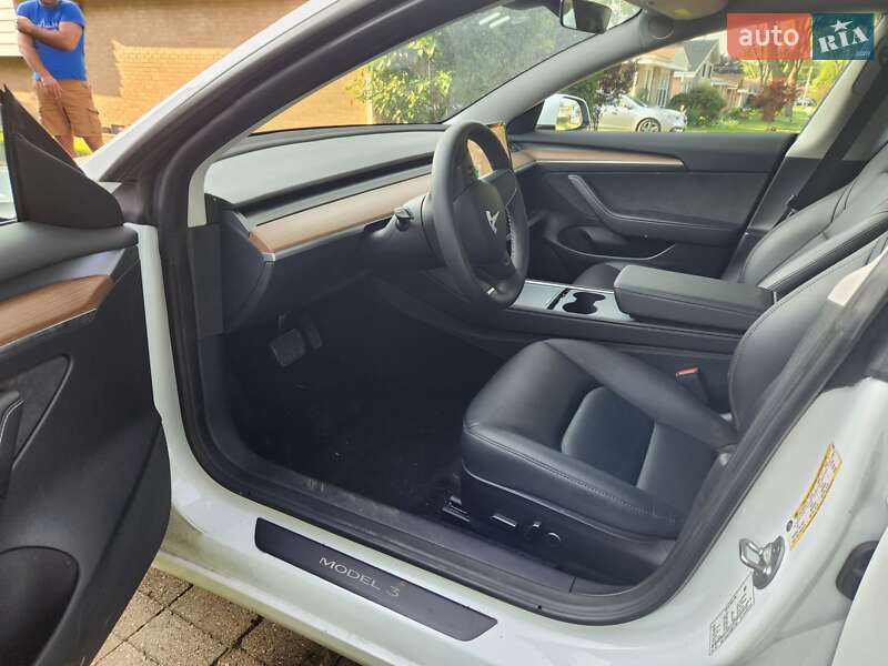 Седан Tesla Model 3 2022 в Черкассах