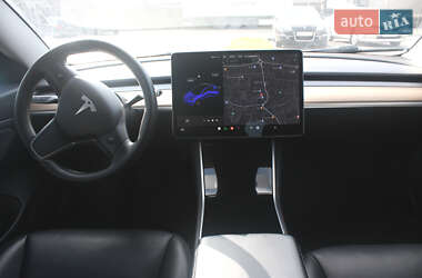 Седан Tesla Model 3 2020 в Львове