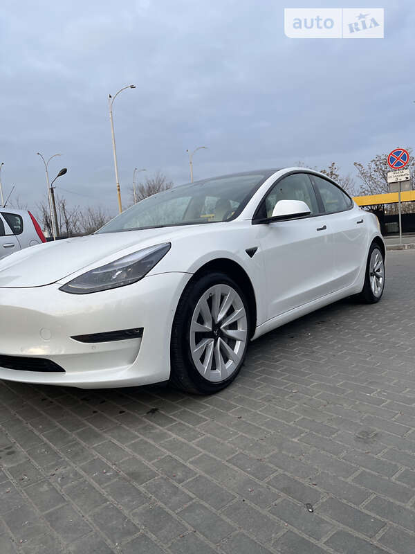 Седан Tesla Model 3 2022 в Днепре
