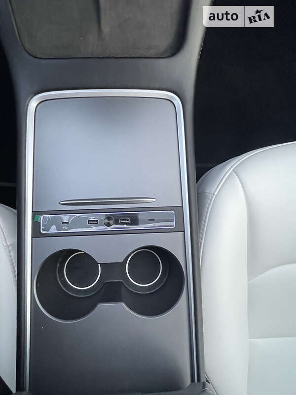 Седан Tesla Model 3 2022 в Днепре