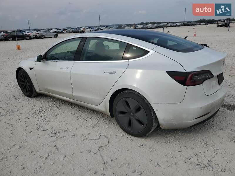 Седан Tesla Model 3 2020 в Львове