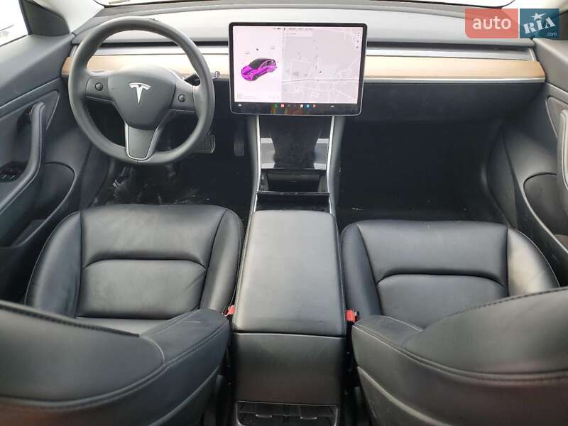 Седан Tesla Model 3 2020 в Львове