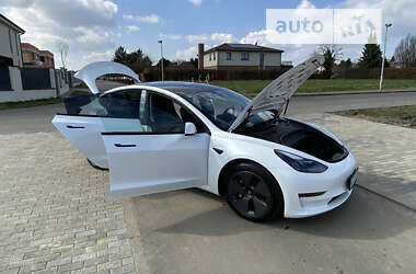 Седан Tesla Model 3 2021 в Киеве