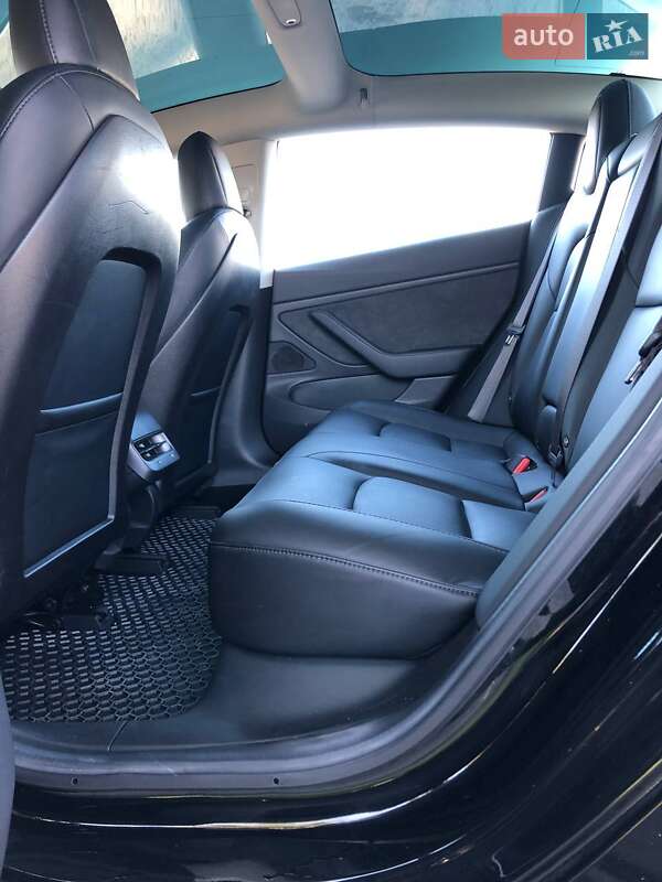 Седан Tesla Model 3 2018 в Львове