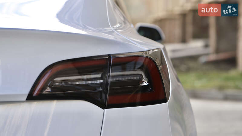 Седан Tesla Model 3 2019 в Тернополі