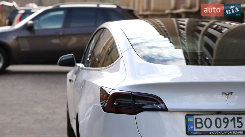 Седан Tesla Model 3 2019 в Тернополі