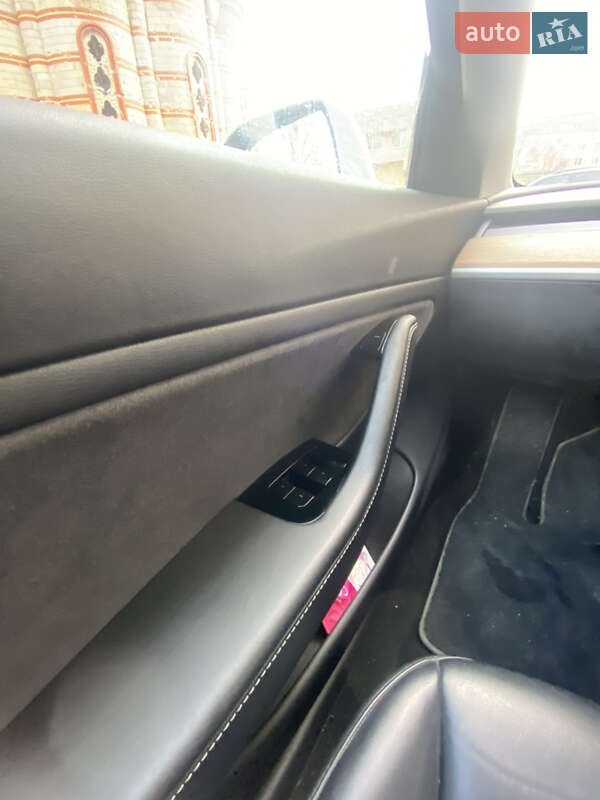 Седан Tesla Model 3 2019 в Тернополі