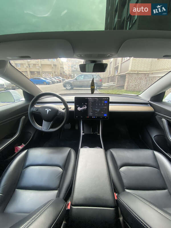 Седан Tesla Model 3 2019 в Тернополі