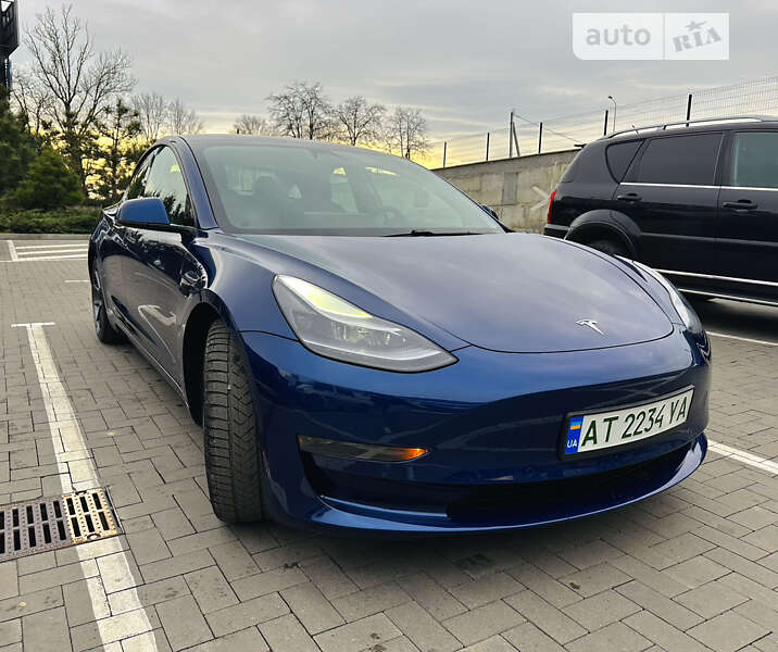 Седан Tesla Model 3 2021 в Ивано-Франковске