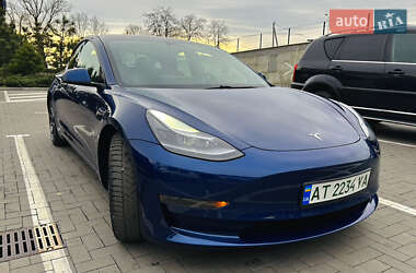 Седан Tesla Model 3 2021 в 