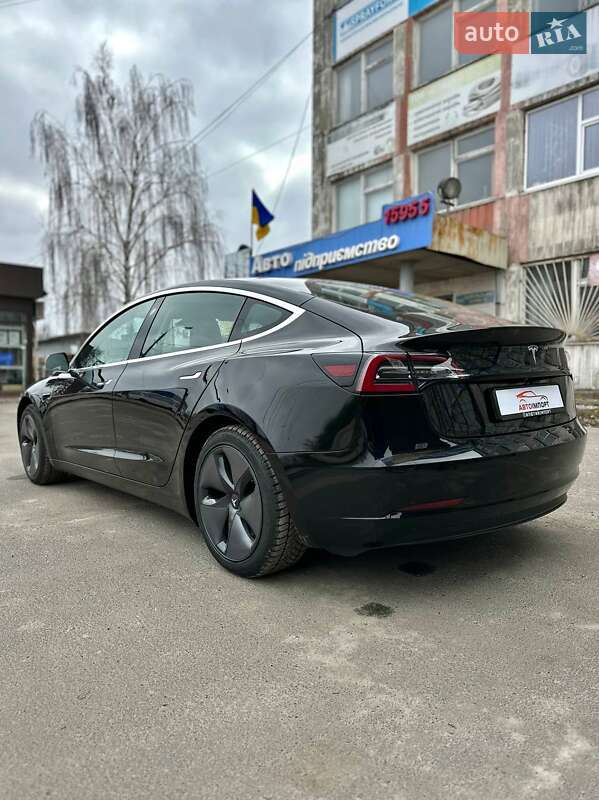 Седан Tesla Model 3 2019 в Сумах