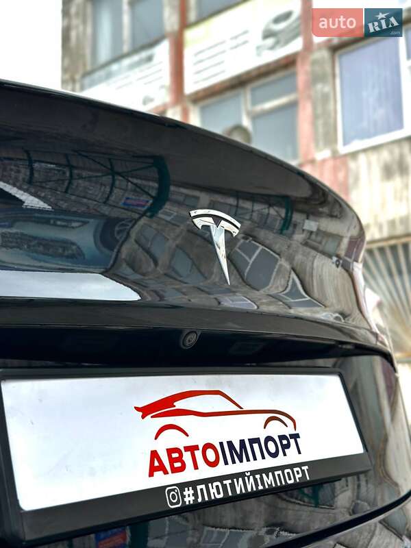 Седан Tesla Model 3 2019 в Сумах