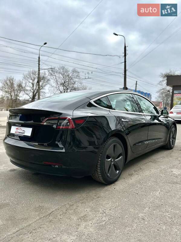 Седан Tesla Model 3 2019 в Сумах