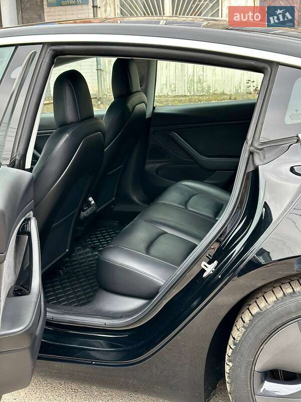 Седан Tesla Model 3 2019 в Сумах