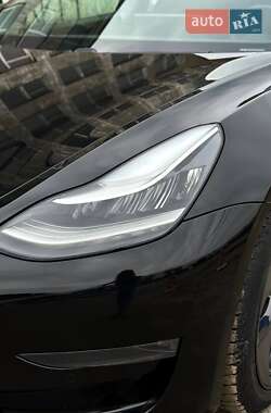 Седан Tesla Model 3 2019 в 