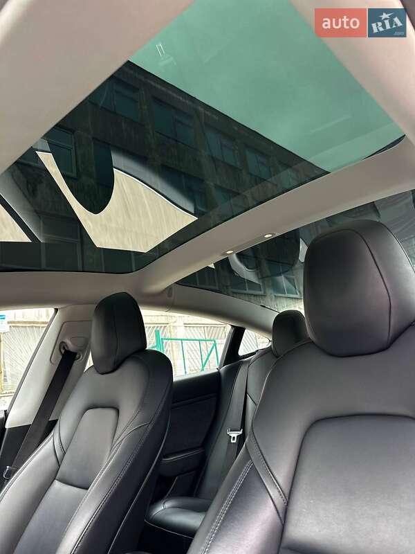 Седан Tesla Model 3 2019 в Сумах