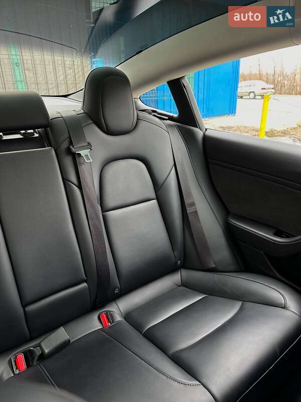 Седан Tesla Model 3 2019 в Сумах