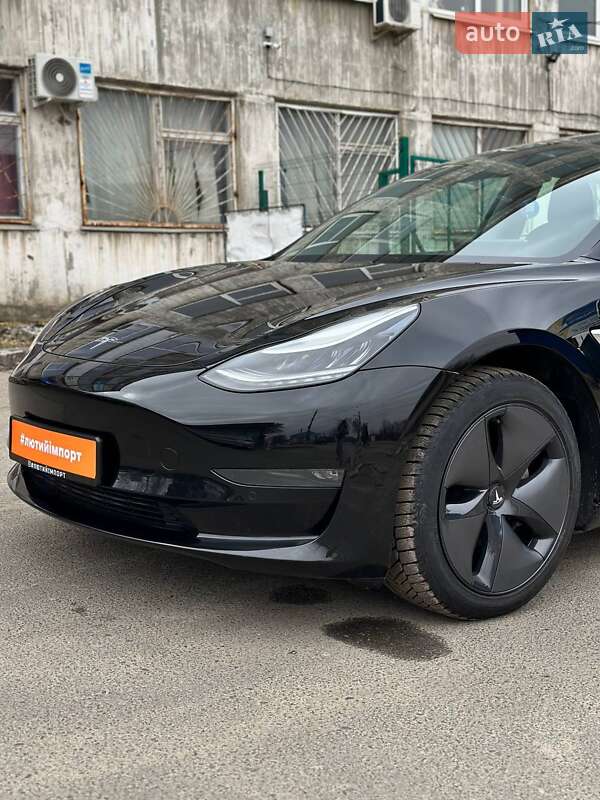 Седан Tesla Model 3 2019 в Сумах