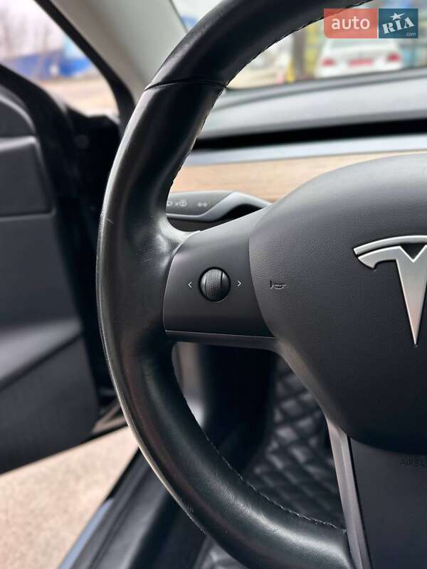 Седан Tesla Model 3 2019 в Сумах
