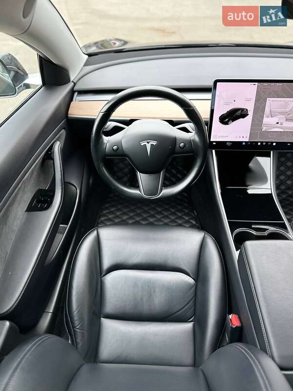 Седан Tesla Model 3 2019 в Сумах