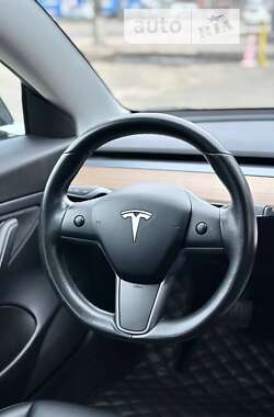 Седан Tesla Model 3 2019 в Сумах