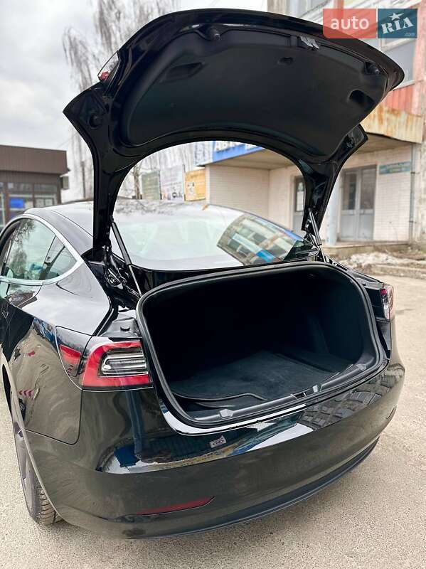 Седан Tesla Model 3 2019 в Сумах