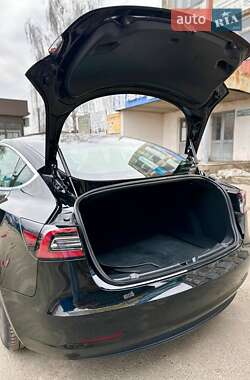 Седан Tesla Model 3 2019 в 