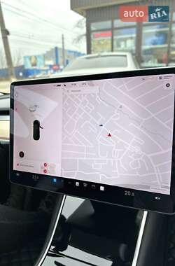 Седан Tesla Model 3 2019 в 