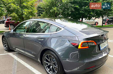 Седан Tesla Model 3 2020 в Львове