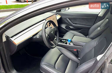 Седан Tesla Model 3 2020 в Львове