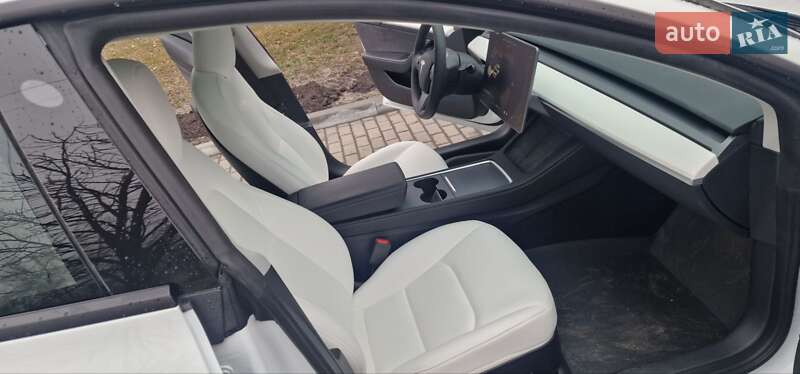 Седан Tesla Model 3 2023 в Днепре