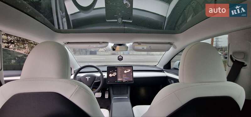 Седан Tesla Model 3 2023 в Днепре