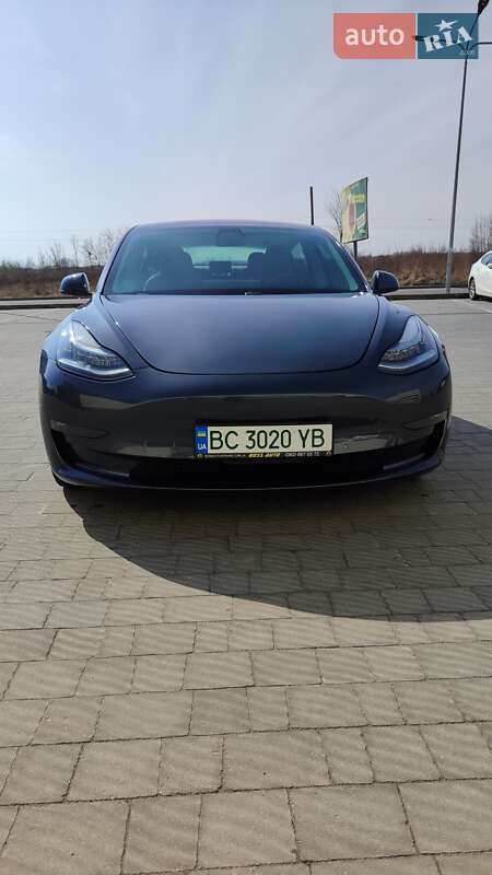 Седан Tesla Model 3 2018 в Львове