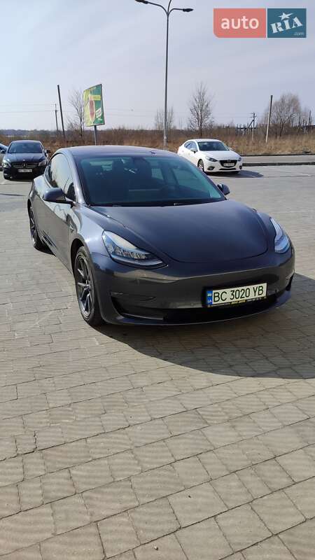 Седан Tesla Model 3 2018 в Львове