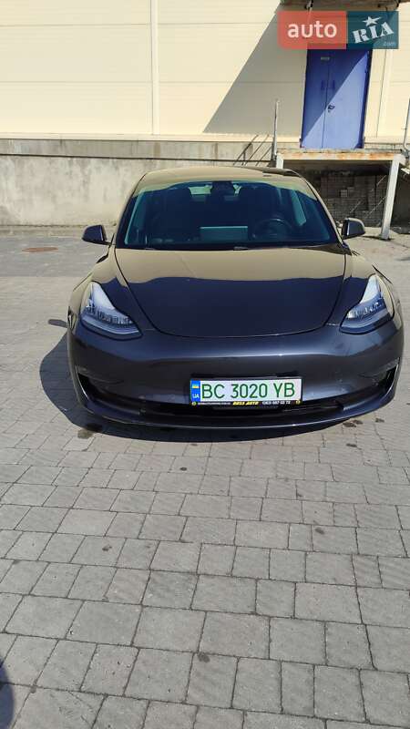 Седан Tesla Model 3 2018 в Львове