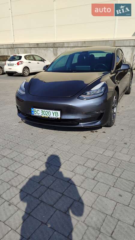Седан Tesla Model 3 2018 в Львове